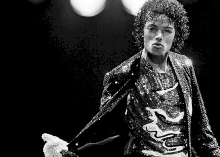 Luva de Michael Jackson vai a leilão por US$ 20 mil