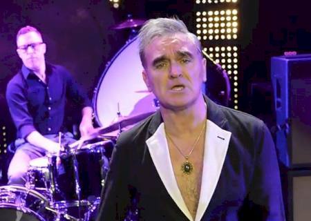 Cantor Morrissey diz que sofreu assédio sexual em aeroporto