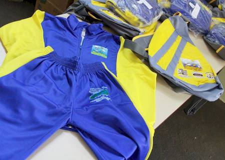 Crianças de Nova Casa Verde são contempladas com mochilas e agasalhos