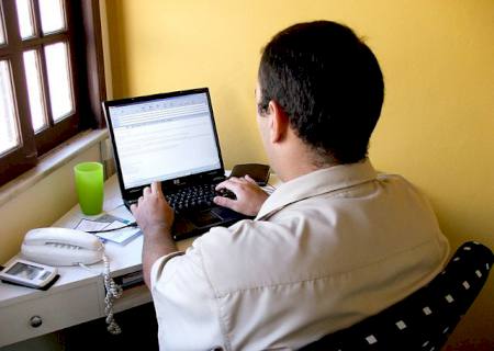 Deic prende 4 por venda de veículos roubados pela internet