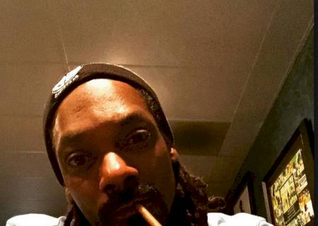 Snoop Dogg é parado em aeroporto com R$ 1,43 mi em dinheiro