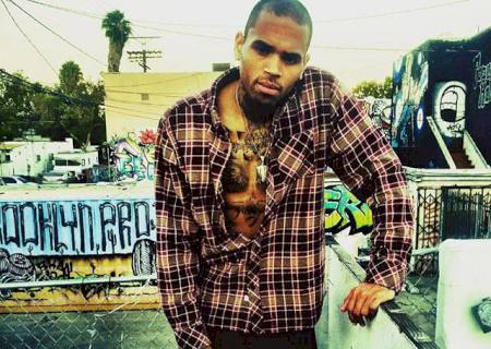 Chris Brown é acusado de agressão durante gravação de clipe, diz site