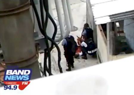 Policiais forjam cena de crime em favela