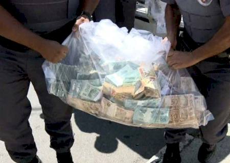 Polícia apreende R$ 1,5 mi em casa de prefeito