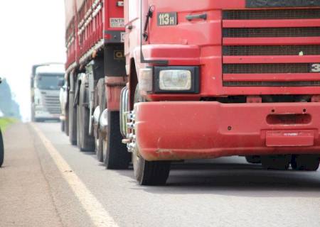 60% dos caminhoneiros recebem entre R$ 2 e R$ 6 mil por mês
