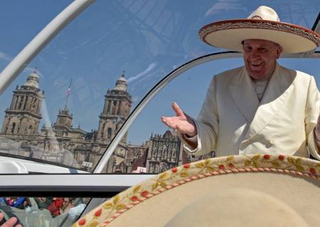 Em visita ao México, Papa pede que sociedade dê apoio para os jovens em risco