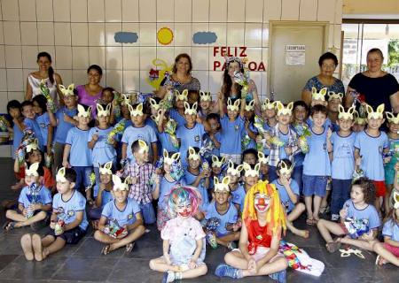 Ivinhema entrega centenas de ovos de Páscoa nas escolas municipais