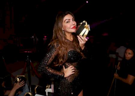 Liziane Gutierrez comemora aniversario com Gogo Boys no RJ