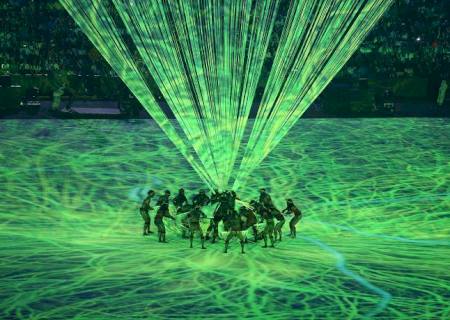 Show de luzes e mistura de ritmos dão o tom da abertura da Rio 2016