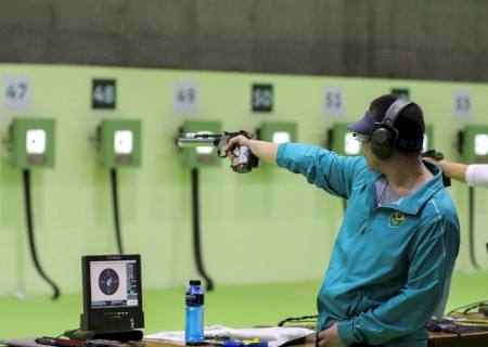 Felipe Wu vence prata no tiro esportivo e dá primeira medalha ao Brasil