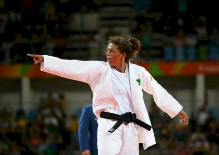 Judoca Rafaela Silva dá primeira medalha de ouro ao Brasil