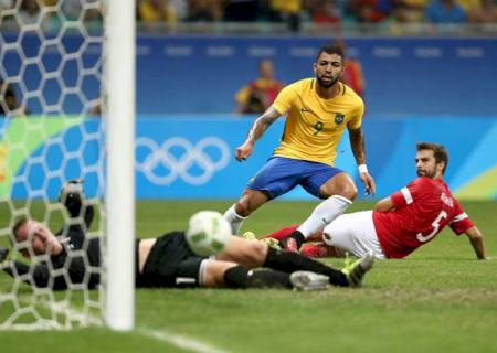 Brasil goleia a Dinamarca e avança