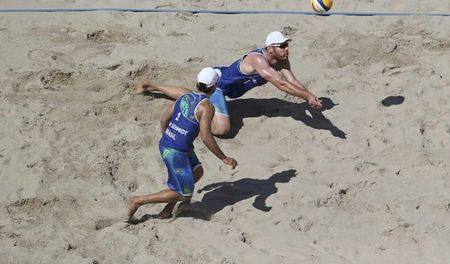 Alison e Bruno vencem espanhóis e avançam para as quartas de final