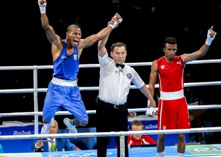 Robson Conceição vence cubano e disputará ouro no boxe