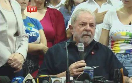 Defesa de Lula entra na Justiça contra delegado da PF