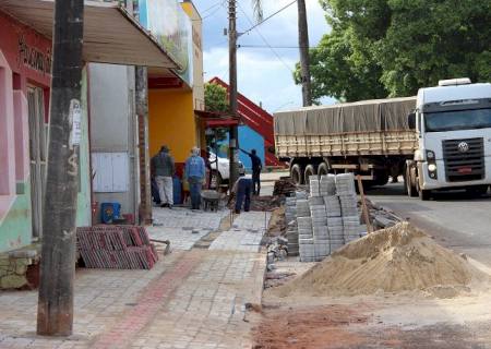 Prefeitura de Anaurilândia investe na construção de calçadas nas avenidas