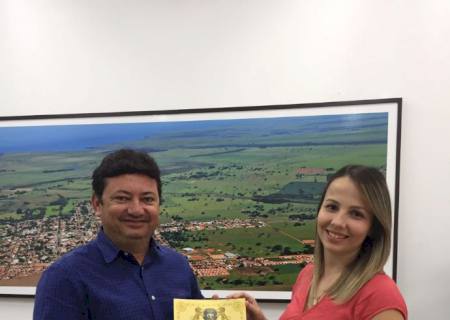 Secretária de Saúde de Anaurilândia recebe Prêmio Nacional