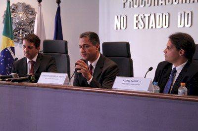 MPF denuncia Eike, Cabral e mais sete por corrupção e lavagem de dinheiro