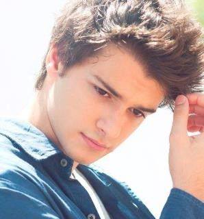 Ator grego fará estreia na TV aberta na supersérie ''Os Dias Eram Assim''