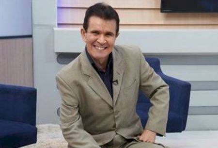 Apresentador da Record morre depois de passar mal em voo