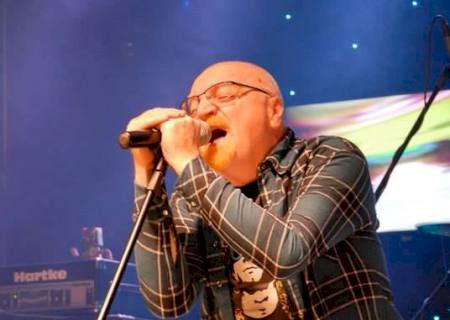 Cantor e produtor musical, Kid Vinil morre aos 62 anos