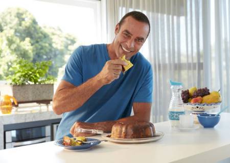 Modelo Paulo Zulu é o protagonista de campanha do Açúcar Guarani