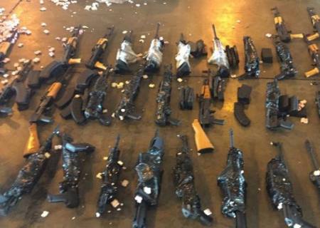 Polícia apreende 60 fuzis de guerra no Aeroporto Internacional do Rio