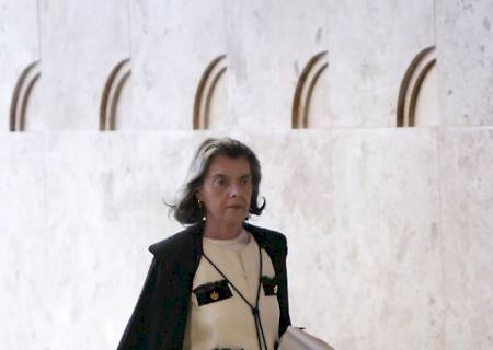 Cármen Lúcia nega pedido para suspender tramitação da reforma trabalhista