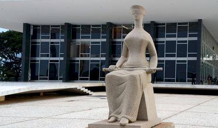 Fux suspende extradição de Battisti para Itália até decisão do STF