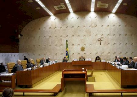 STF decide que parlamentar não pode ser afastado sem aval do Congresso
