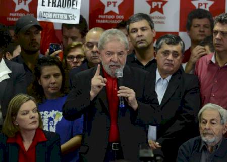 Juiz do DF manda apreender passaporte do ex-presidente Lula