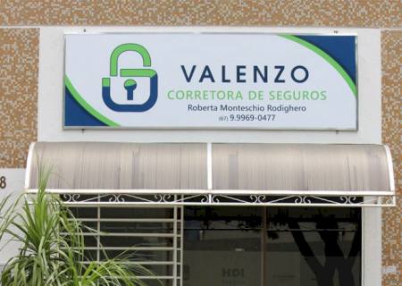 Roberta Monteschio Rodighero inaugura Valenzo Corretora de Seguros em Nova Andradina