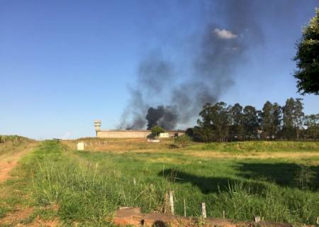 Presos se rebelam e fazem 3 reféns no interior de SP