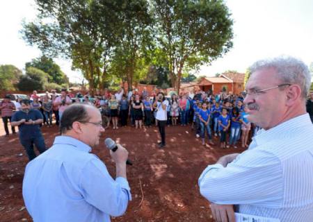 ''Em casa'': deputado Barbosinha visita Angélica