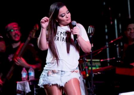 Sertaneja Maiara diz que está solteira e dispara: ''Vai demorar para me verem de mãos dadas''