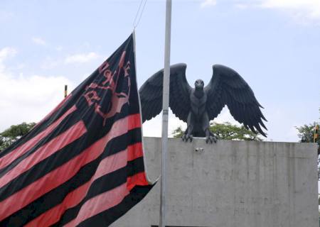 Presidente do Flamengo cita picos de energia como causa de incêndio