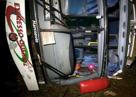 Ônibus tomba e deixa cerca de 15 pessoas feridas na região de Dourados