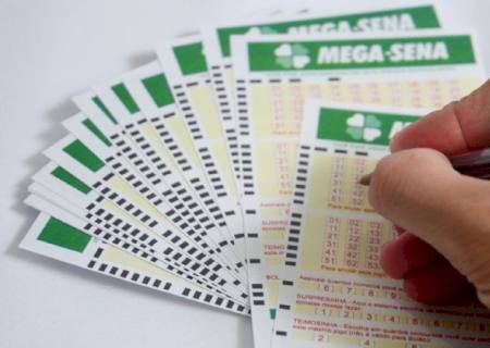 Ninguém acerta a Mega-Sena e prêmio acumula em R$ 32 milhões