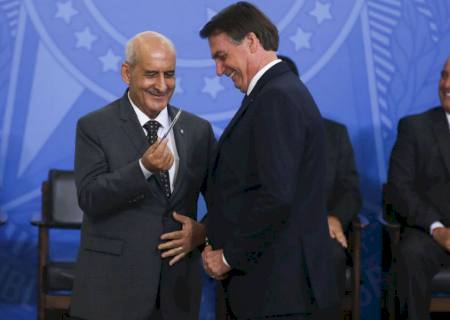 Toma posse ministro da Secretaria de Governo