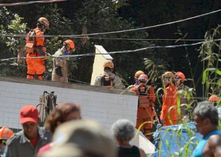 Número de mortos em desabamento de prédios no Rio sobe para 20
