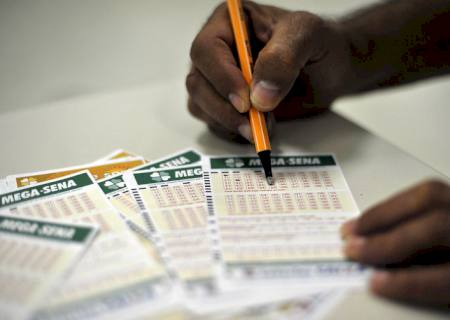 Mega-Sena acumula e pode pagar R$ 55 milhões no próximo sorteio