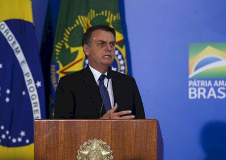 Bolsonaro revoga decreto de armas