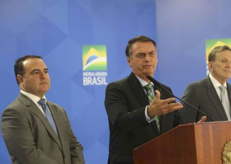 Bolsonaro anuncia policial militar na Secretaria-Geral da Presidência