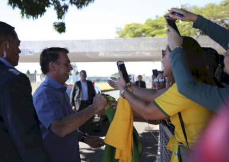 Bolsonaro diz que Legislativo quer deixá-lo como rainha da Inglaterra