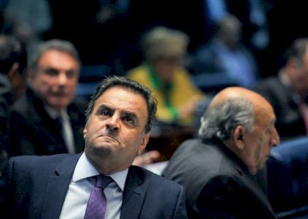 Cúpula do PSDB discute expulsão de Aécio e espera licença do deputado até agosto