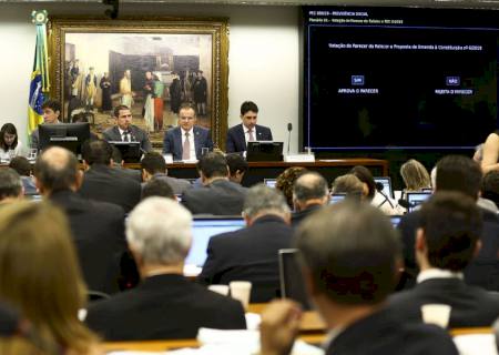 Comissão aprova texto-base da reforma da Previdência