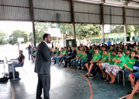 Promotor de Justiça dá início à 2ª fase do Projeto: ''Corrupção? Na minha escola não!''