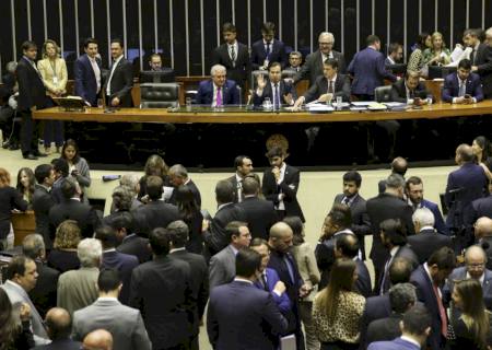Câmara aprova texto-base da reforma da Previdência por 370 votos a 124