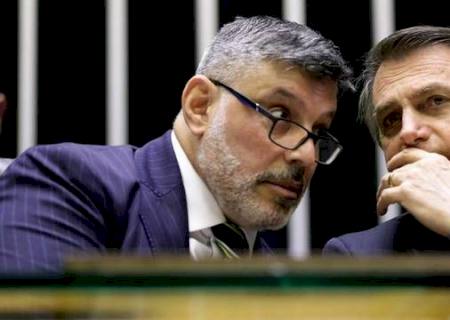 Expulso do PSL, Frota subiu tom nas redes sociais contra Bolsonaro