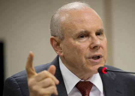 Justiça determina que o ex-ministro Mantega use tornozeleira eletrônica
